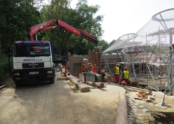 Nákladní autodoprava s hydraulickou rukou